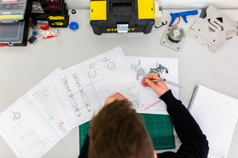 Licensed forklift operators and certified industrial machinery operators in UAE